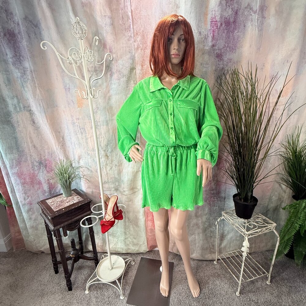 New 📌Blue B Accordion Pleated Kelly Green Long Sleeves Elastic Waist Romper - Picture 5 of 16